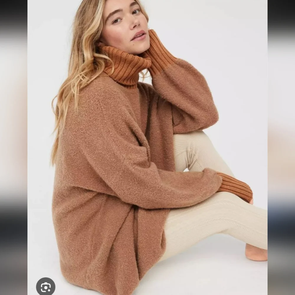 NWT Offline Aerie Cozy Tan Turtleneck Sweater - Picture 1 of 5